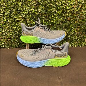 Hoka Arahi 7 - M8